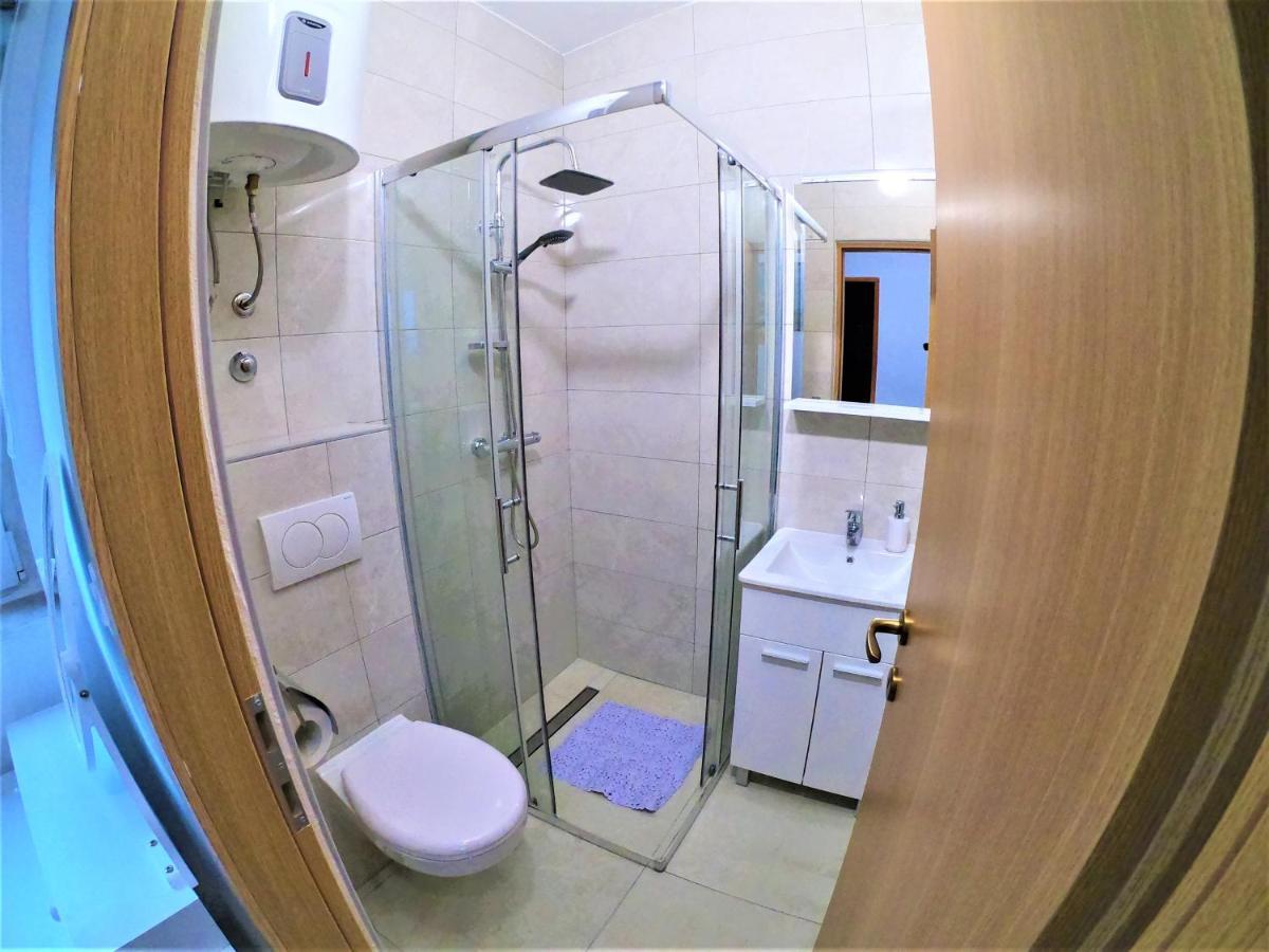 Apartman Tina Ražanac Buitenkant foto